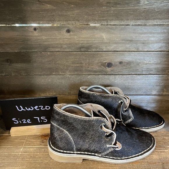 Womens‎ Uwezo Cow Hide Calk Hair Ankle Chukka Boots Size 7.5 M EUC - Picture 1 of 6